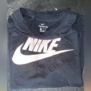 Girls Nike tee